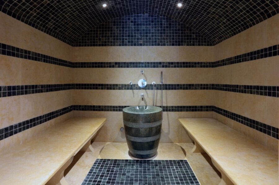 chalet-charlotte-steam-room-spa-wellness-luxury-courchevel1850