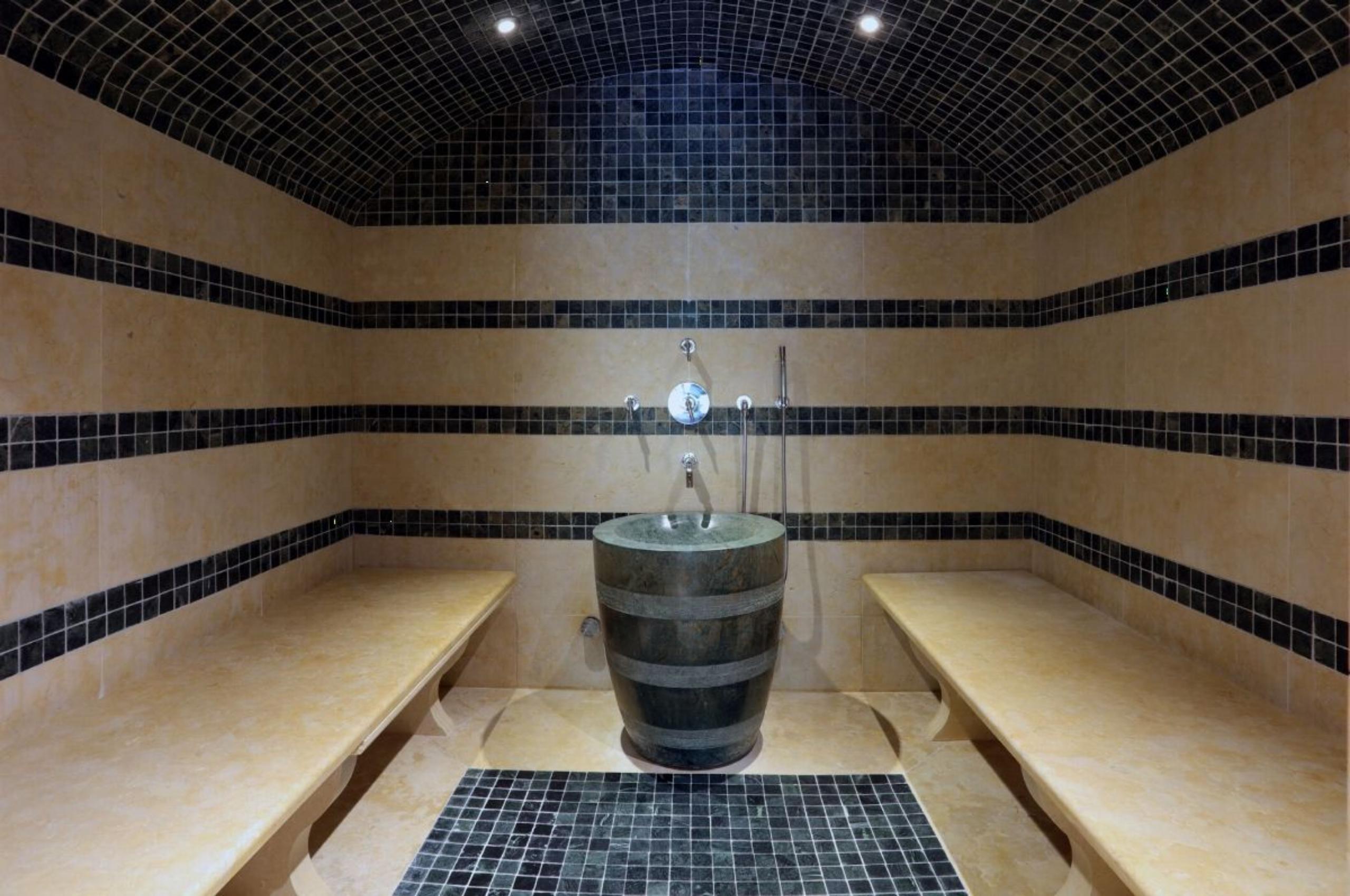 chalet-charlotte-steam-room-spa-wellness-luxury-courchevel1850