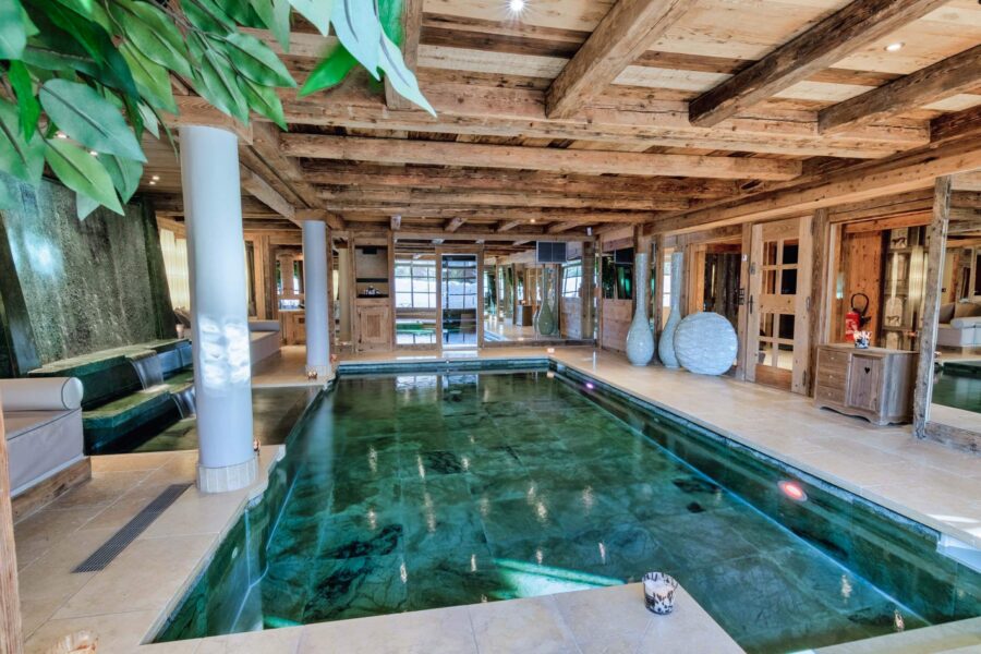 chalet-charlotte-swimmingpool-wellness-spa-elegant-alpine-design-luxury-courchevel1850