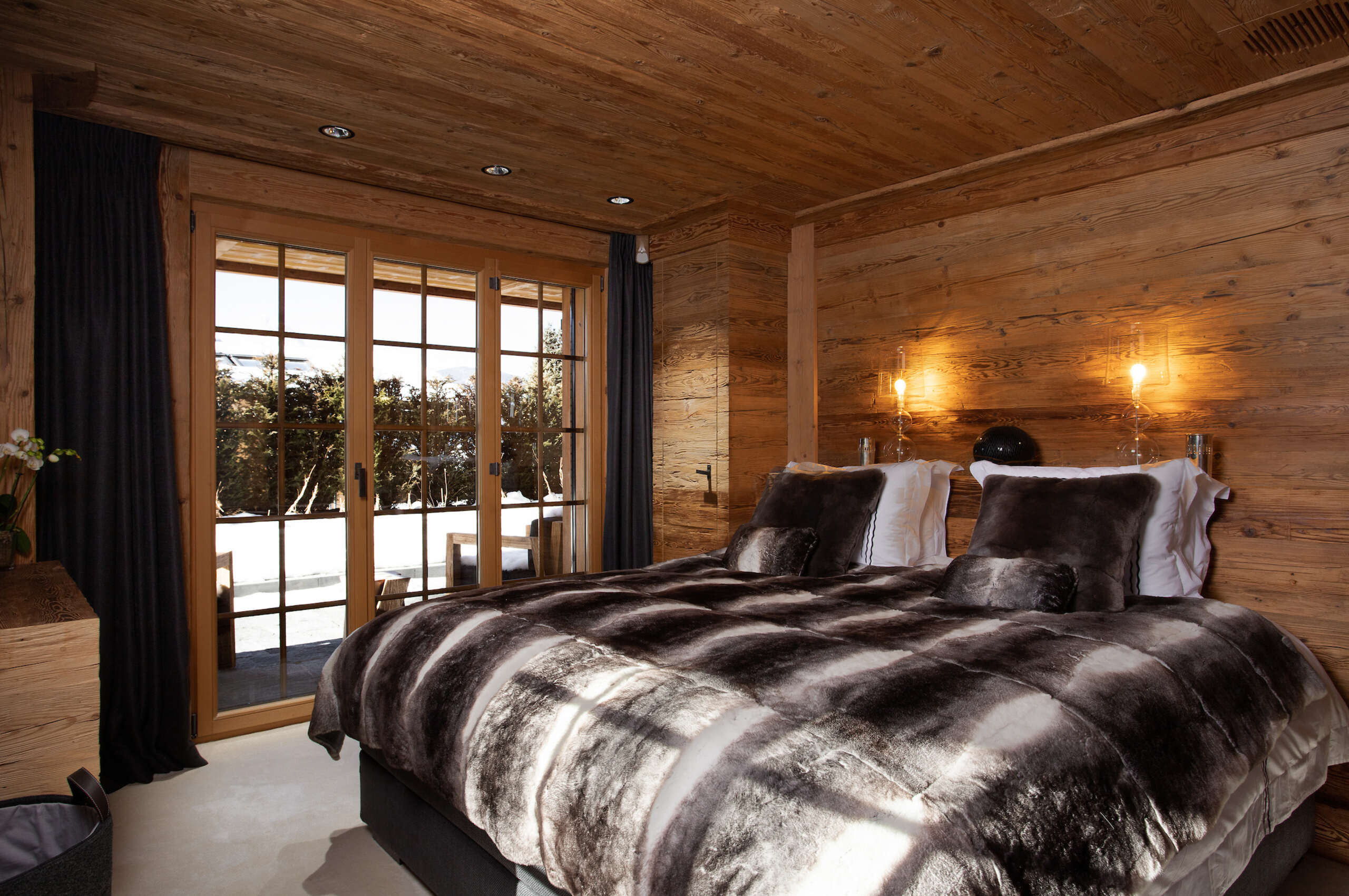 chalet-collette-bedroom-scenicviews-luxury-alpine-retreat-gstaad