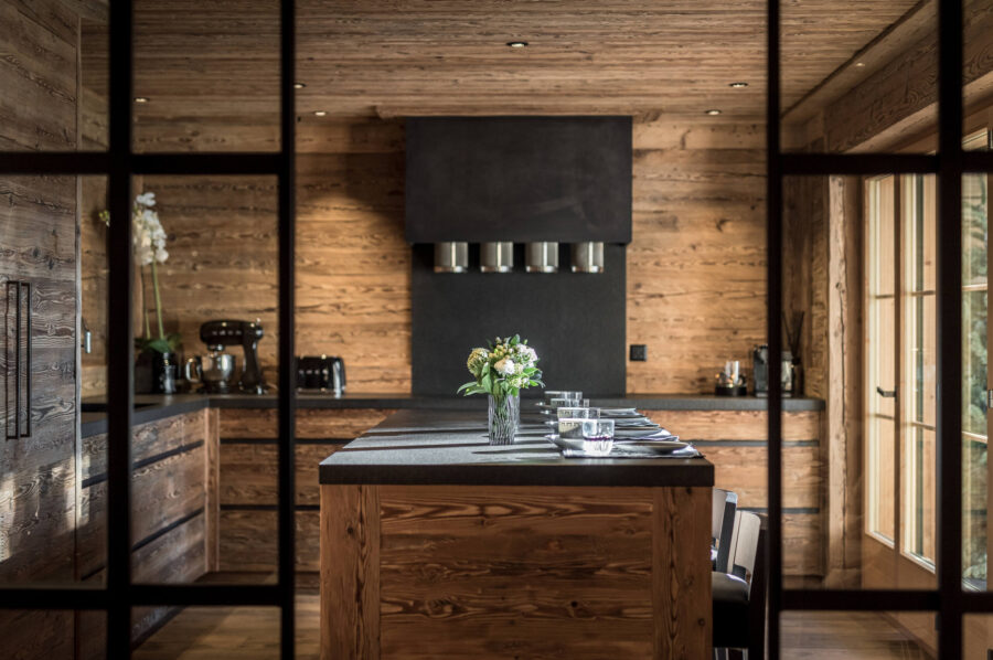 chalet-collette-kitchen-sleek-modern-elegant-luxury-alpine-interiordesign-gstaad