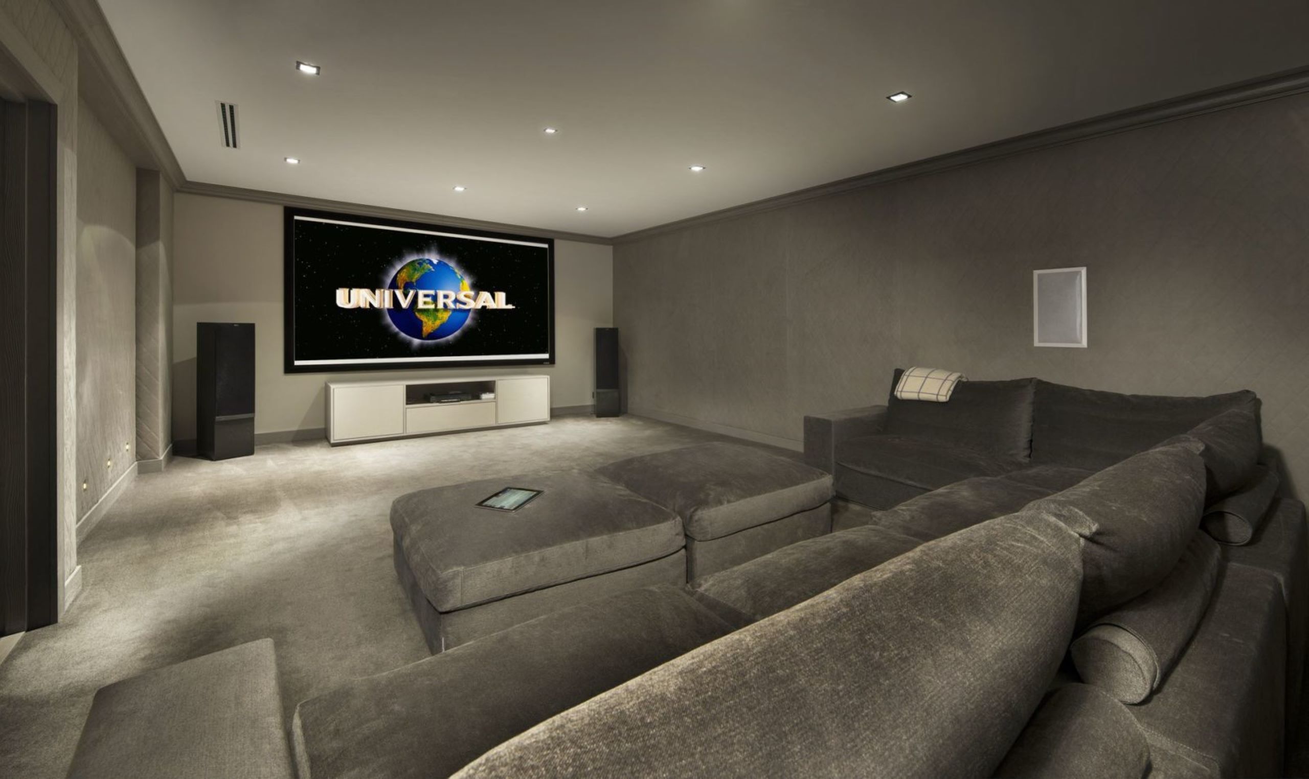 chalet-elodie-cinemaroom-film-movienight-family-luxury-interior-courchevel1850