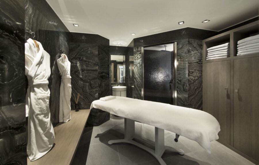 chalet-elodie-massageroom-spa-wellness-relaxation-luxury-marble-modern-interiordesign-courchevel1850