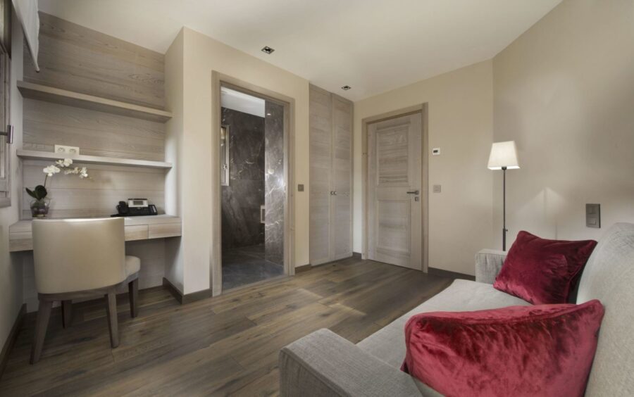 chalet-elodie-office-desk-modern-ensuite-luxury-interior-courchevel1850