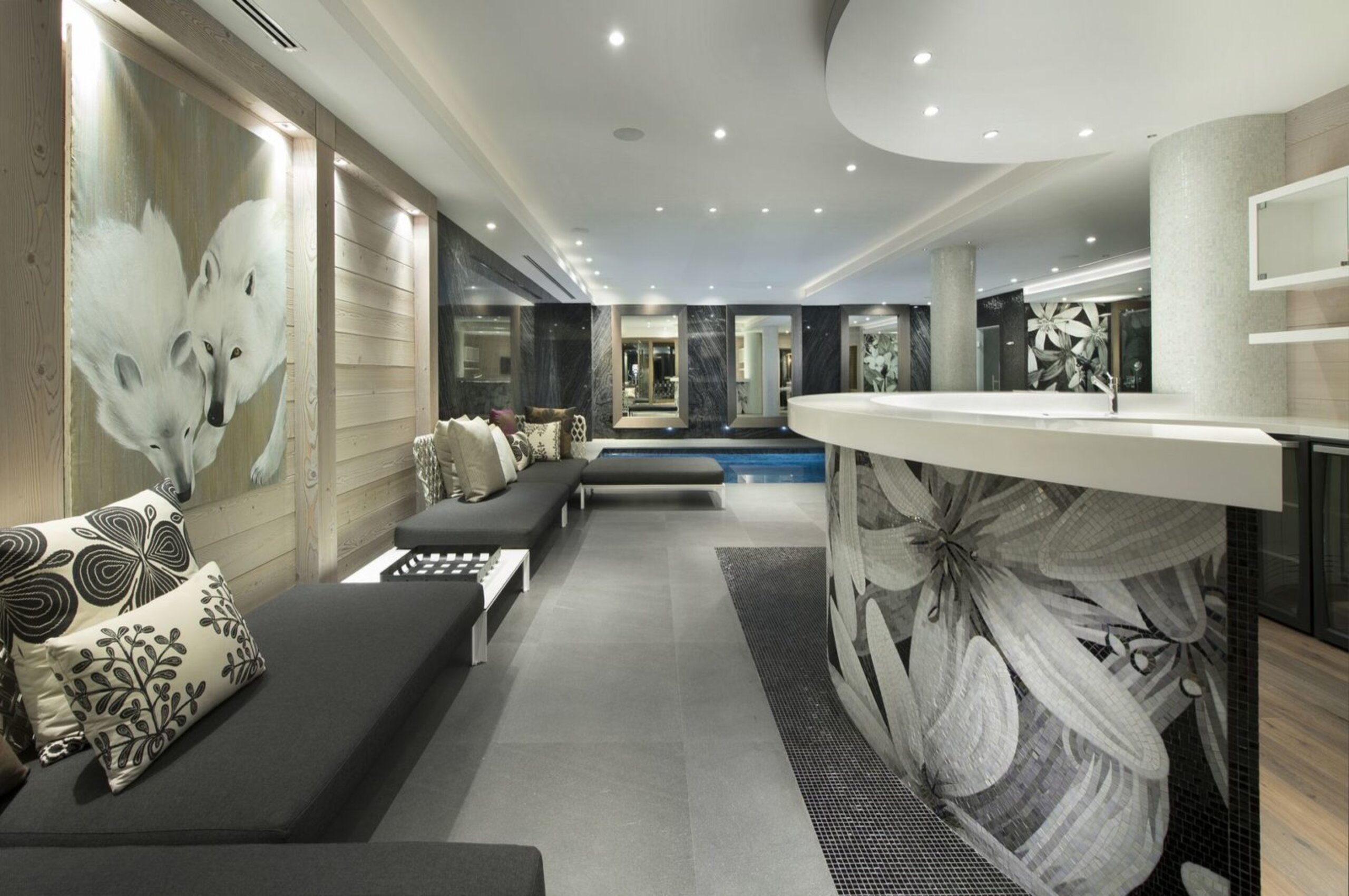 chalet-elodie-swimmingpool-relaxationarea-pool-mosaic-modern-luxury-courchevel1850