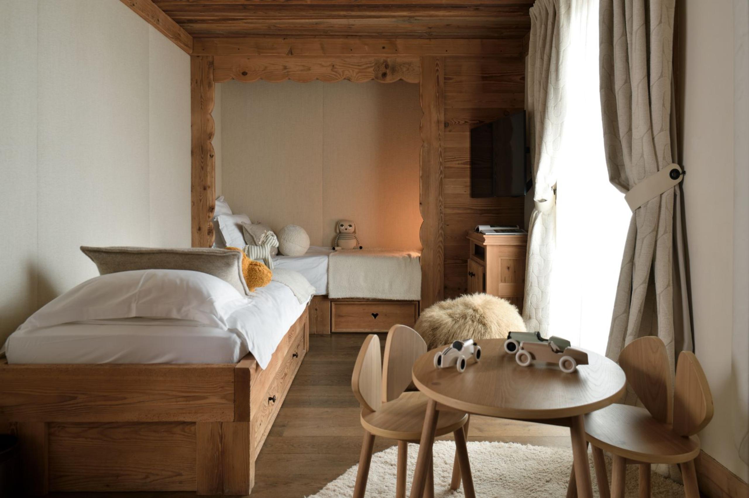 chalet-gwen-childrens-bedroom-alpine-sleepover-room-luxury-courchevel1850