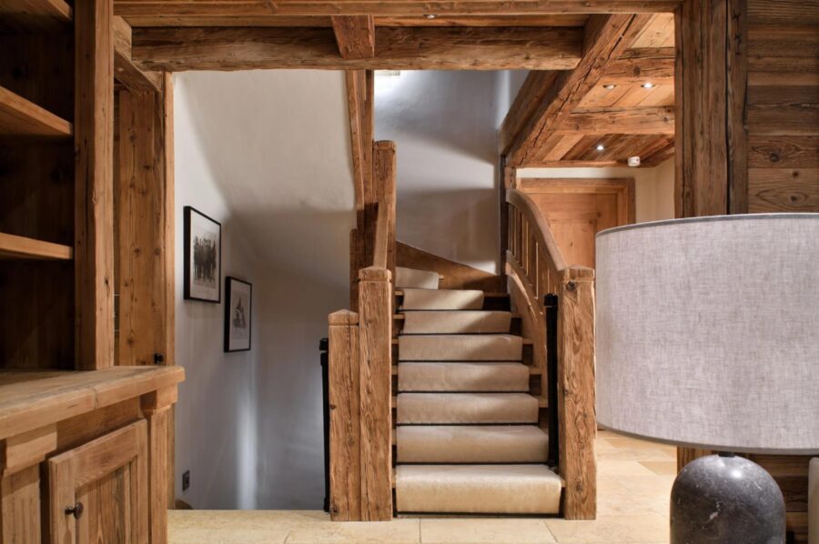 chalet-gwen-staircase-hallway-elegant-design-luxury-courchevel1850
