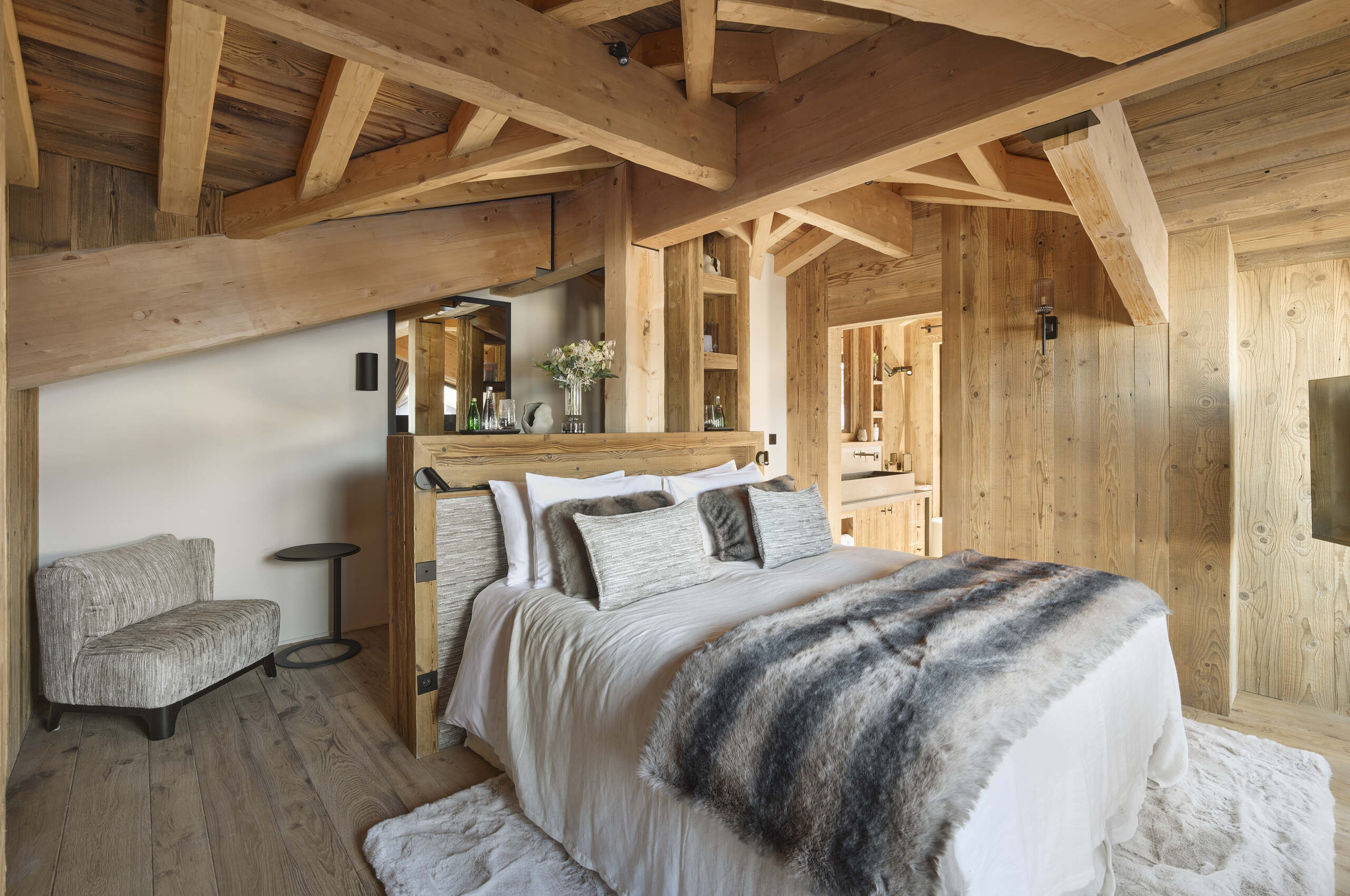 chalet-julia-bedroom-mountainview-luxury-bright-alpine-interior-courchevel1850
