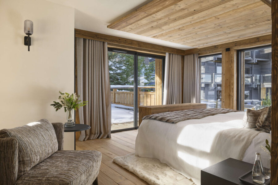 chalet-julia-bedroom-terrace-modern-luxury-alpine-retreat-courchevel1850