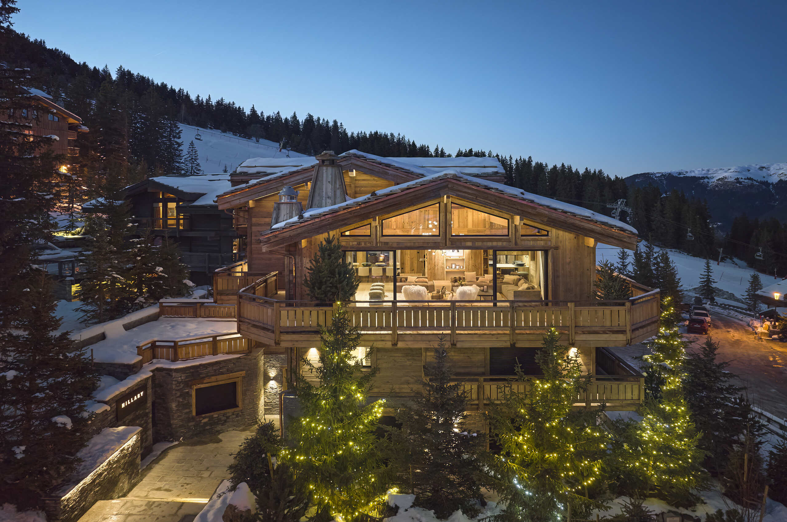 chalet-julia-exterior-night-luxury-alpine-rental-retreat-courchevel1850