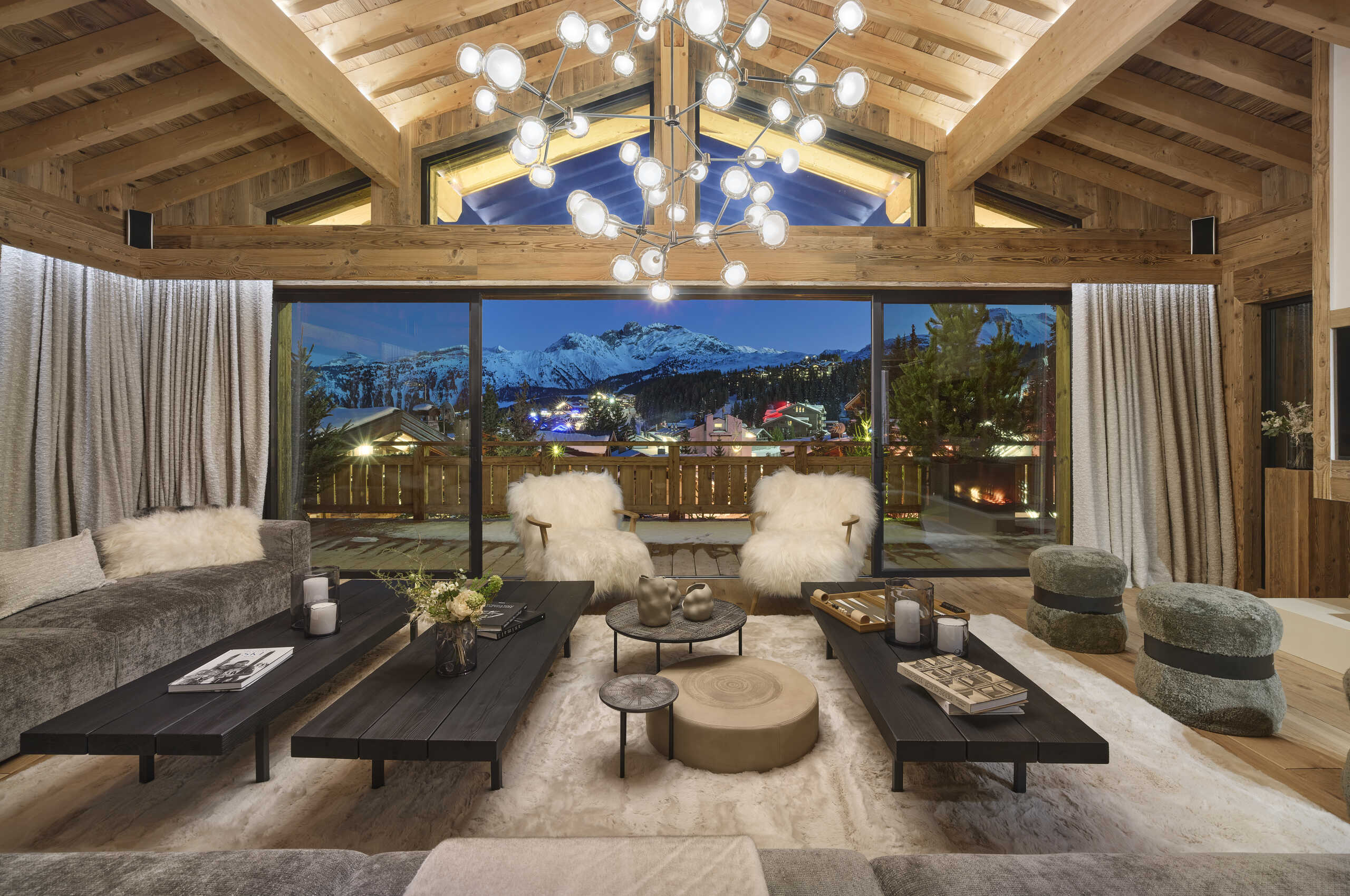 chalet-julia-livingroom-lounge-night-mountainviews-cosy-modern-alpine-interiordesign-courchevel1850