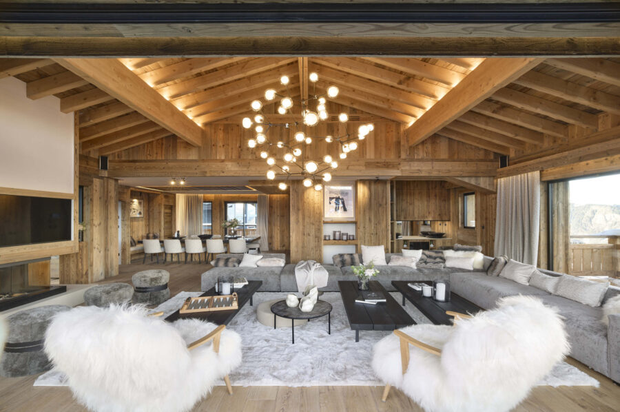 chalet-julia-livingroom-lounge-openplan-diningarea-fireplace-openplan-luxury-lightfixture-modern-elegant-alpine-interior-courchevel1850