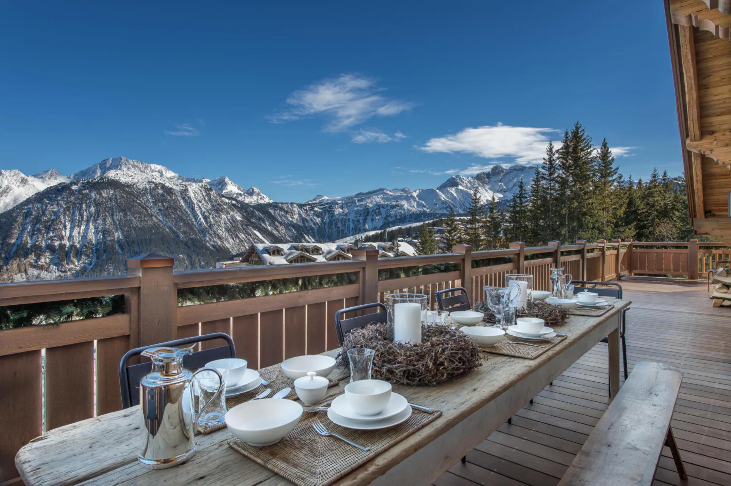 chalet-kelly-terrace-alfresco-dining-area-mountain-views-luxury-retreat-courchevel1850