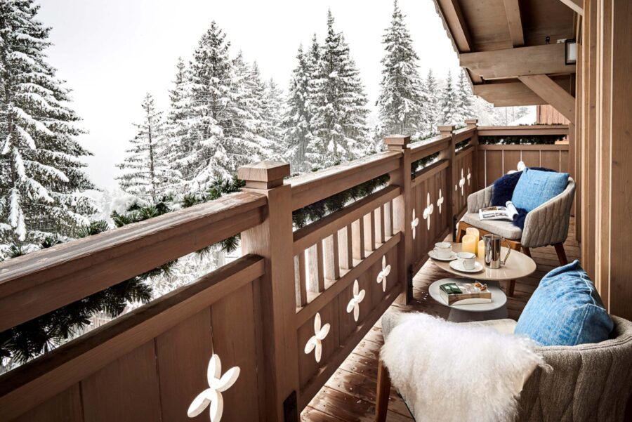 chalet-liza-balcony-scenic-winter-woodland-views-luxury-rental-retreat-megeve