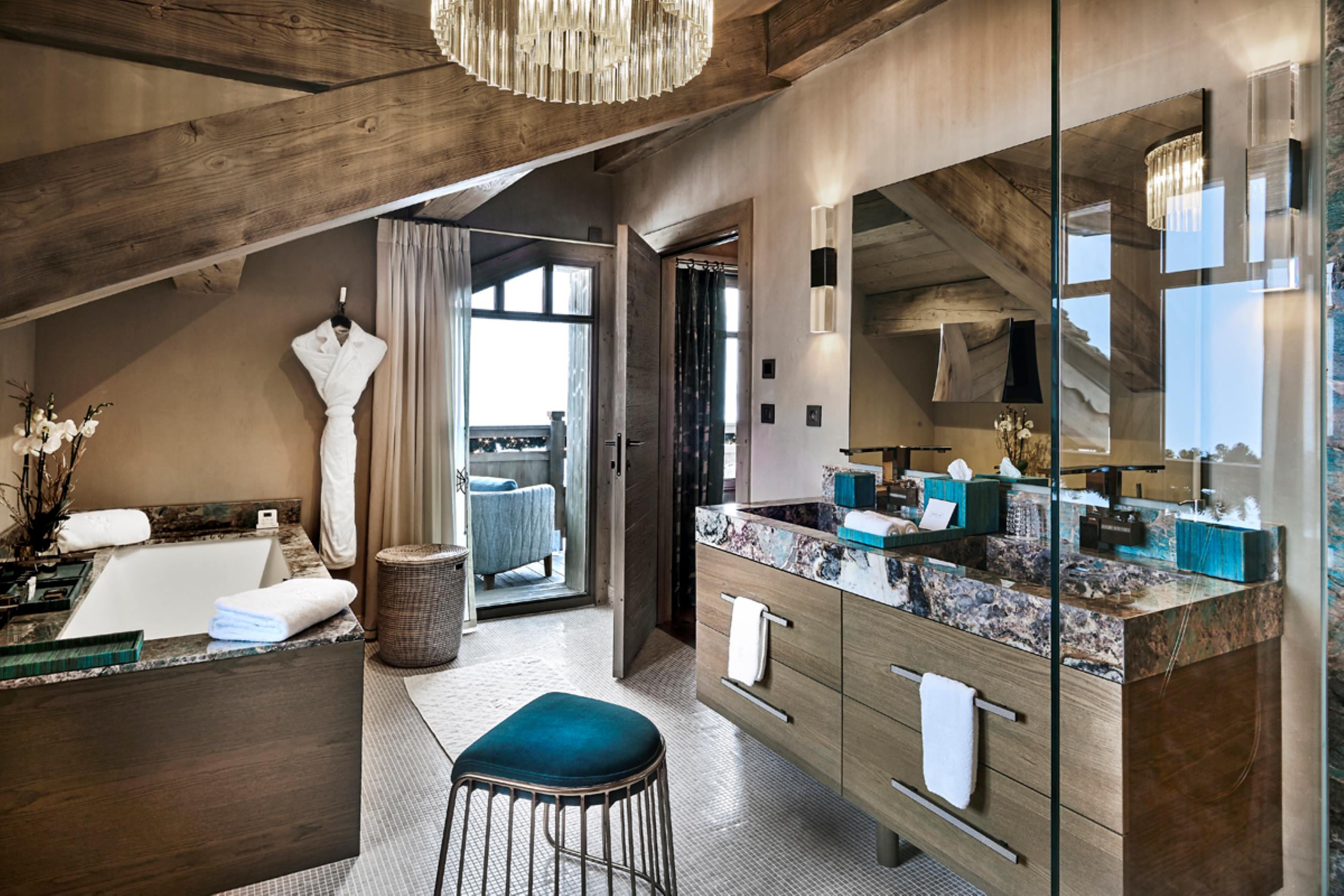 chalet-liza-bathroom-doublesink-bathtub-shower-balcony-stylish-modern-design-luxury-megeve