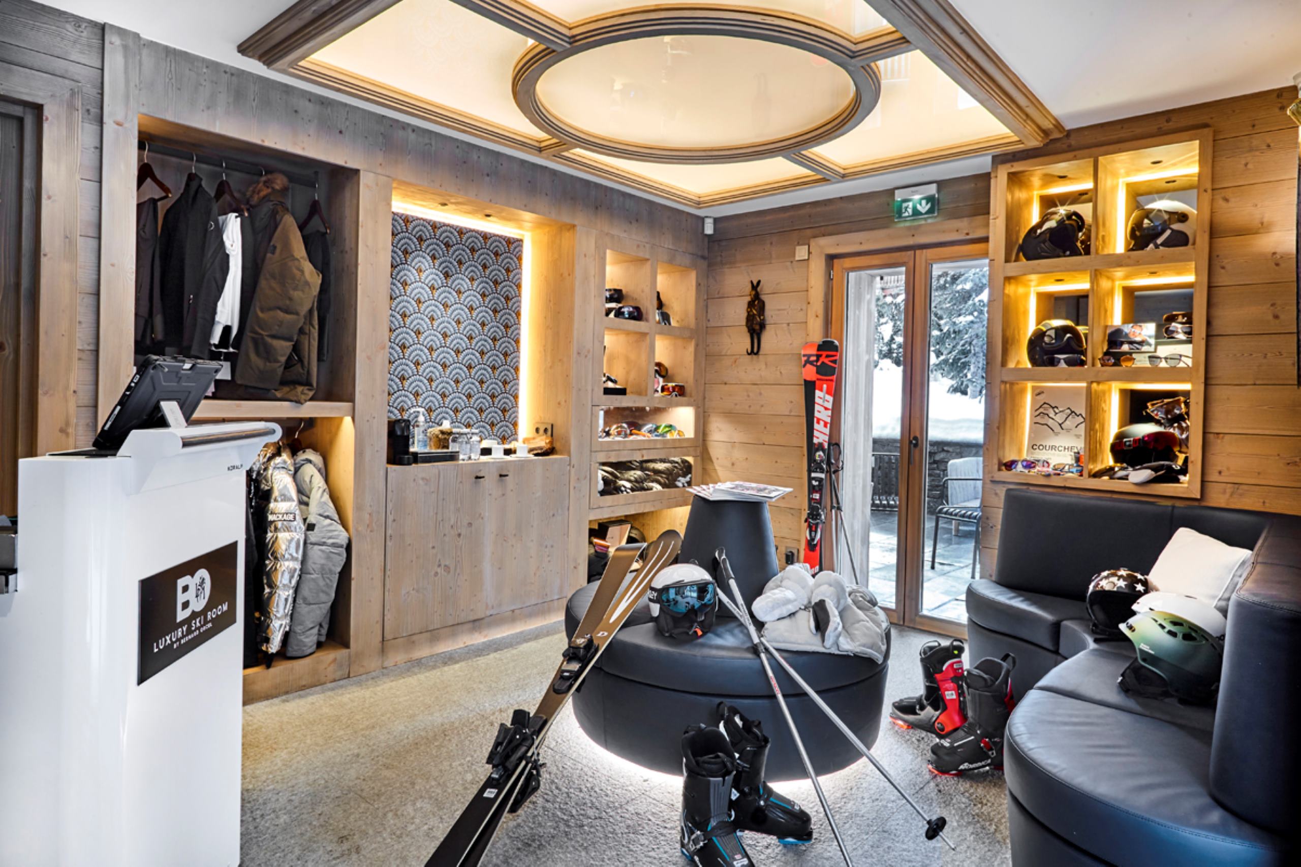 chalet-liza-bootroom-skiroom-skiin-skiout-luxury-alpine-retreat-megeve