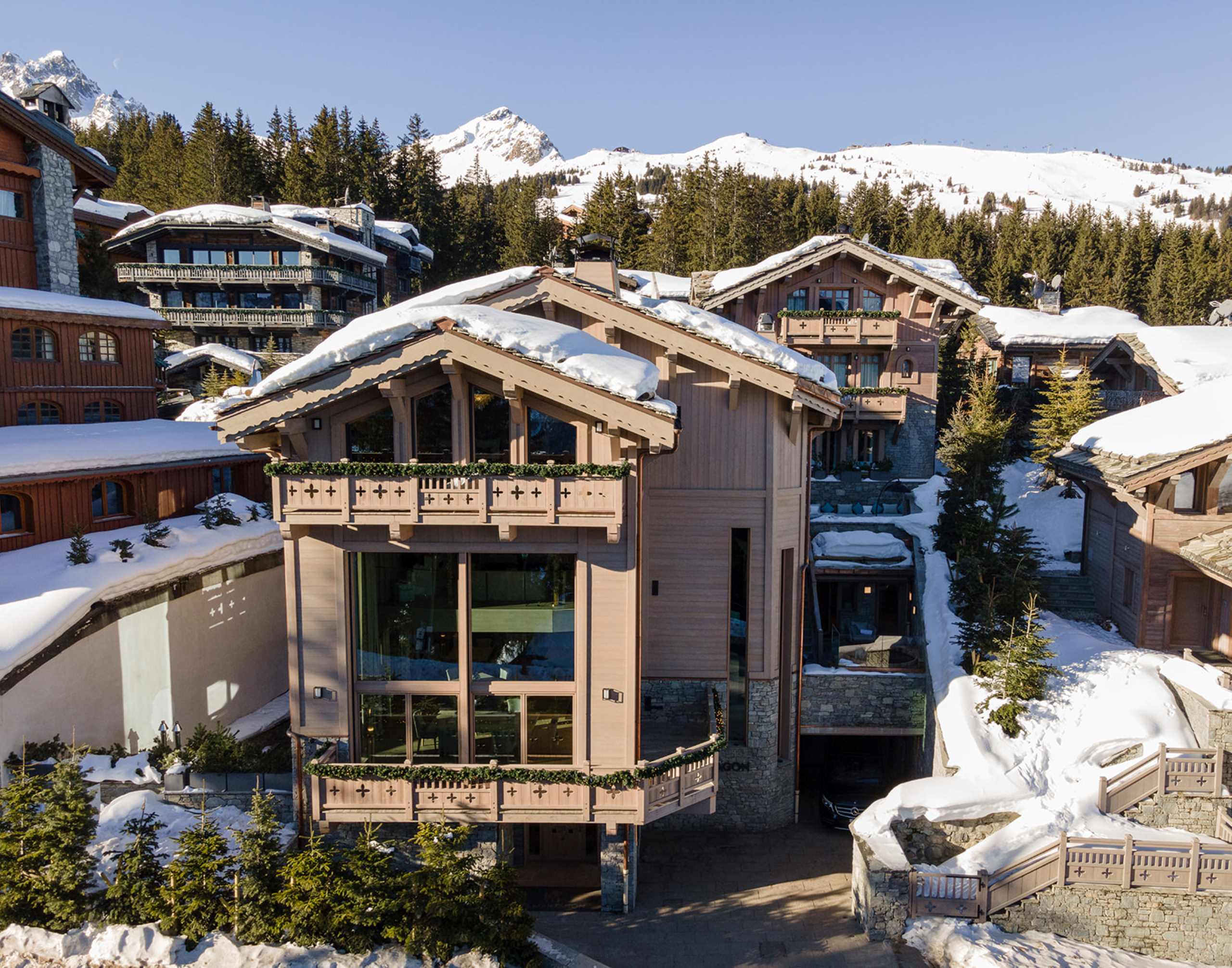 chalet-liza-exterior-large-spacious-rental-retreat-alpine-views-luxury-megeve