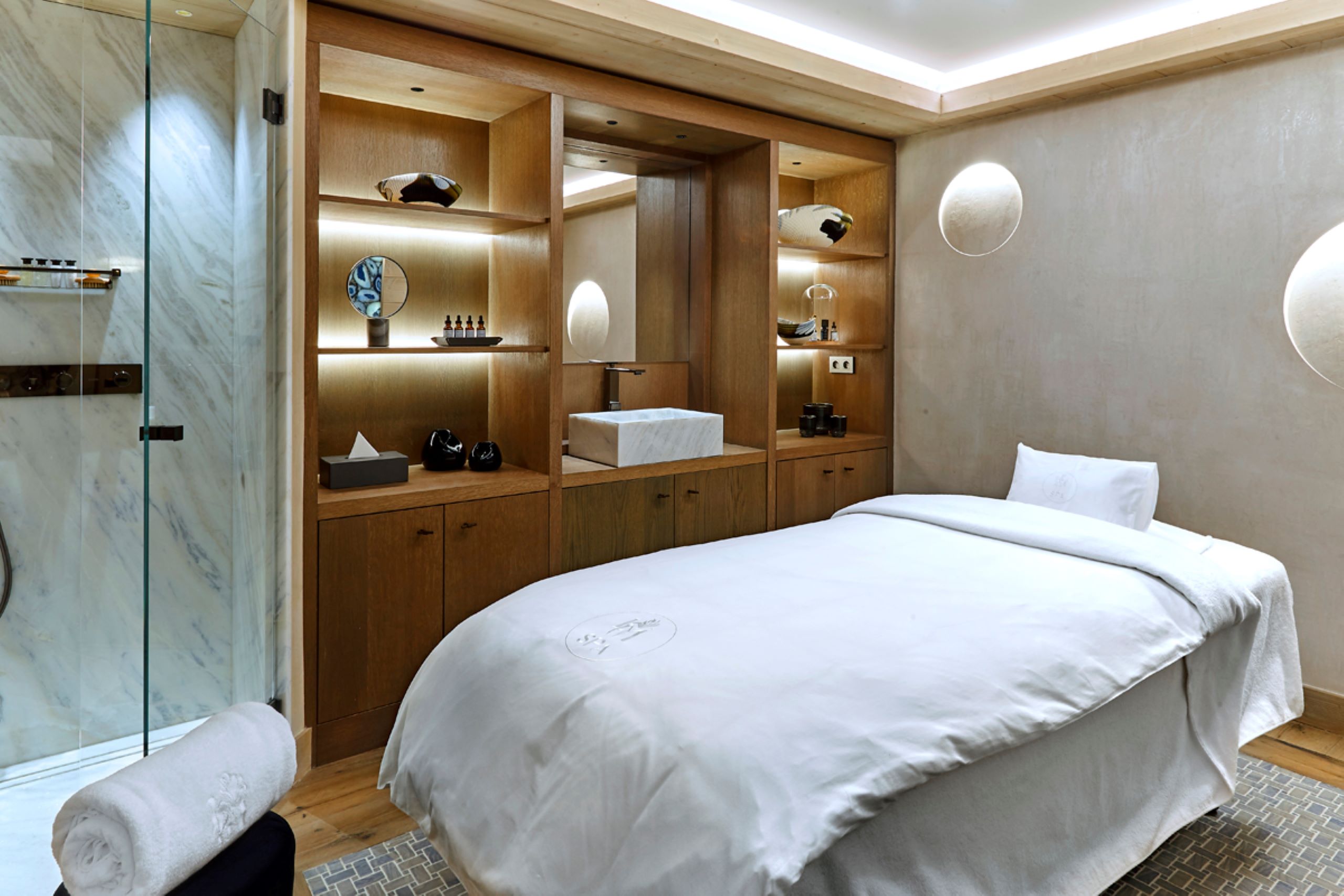 chalet-liza-massageroom-treatment-spa-wellness-relaxation-luxury-megeve