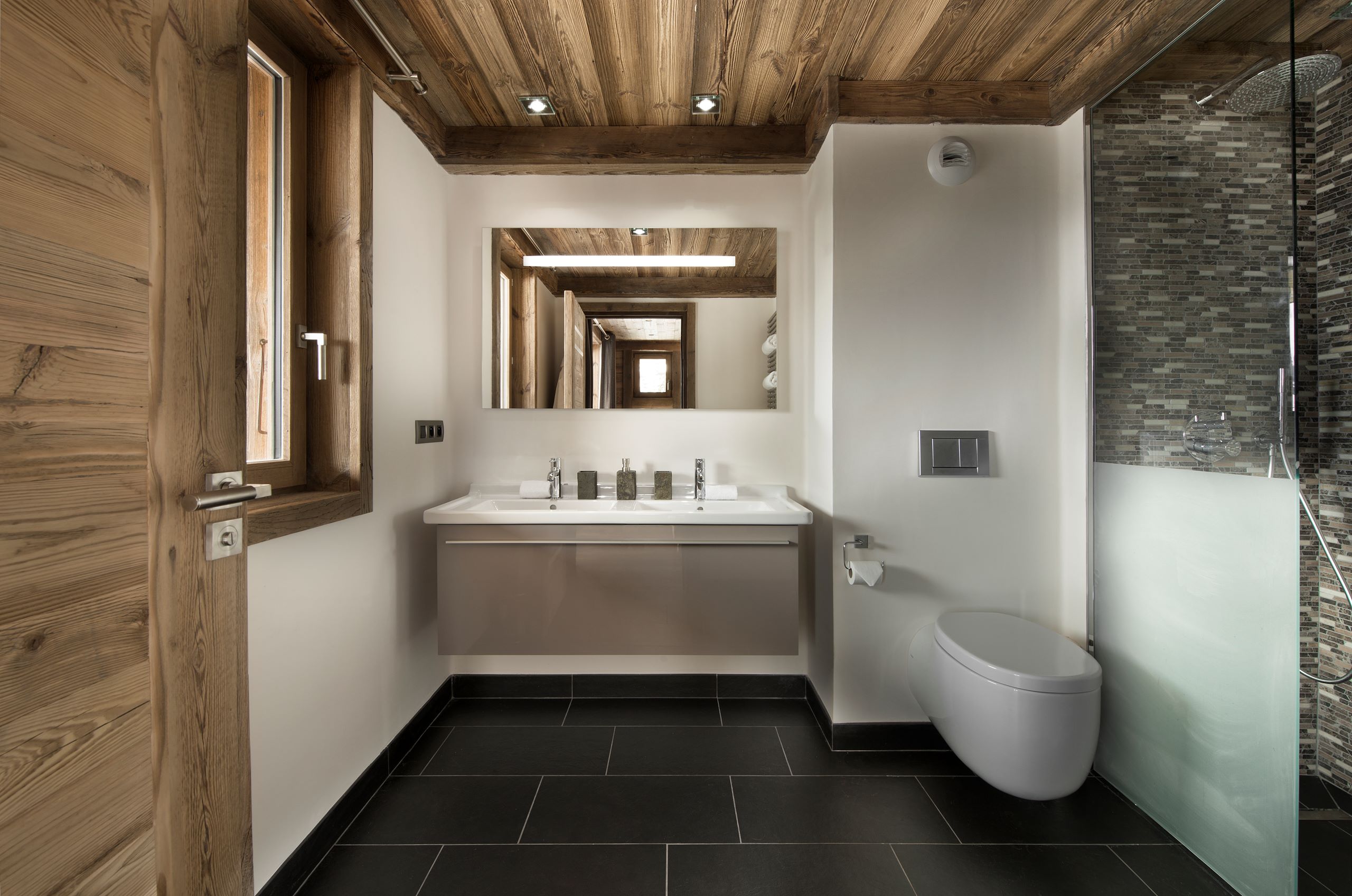 chalet-magali-bathroom-double-sink-shower-sleek-modern-luxury-design-courchevel1550
