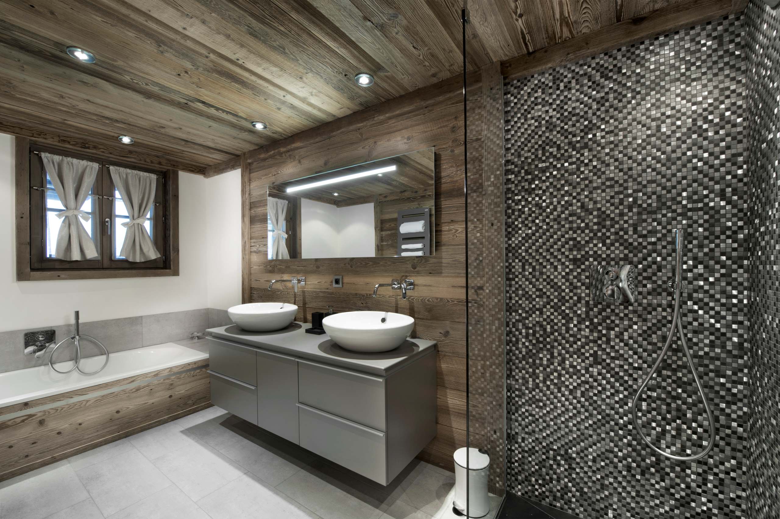 chalet-magali-bathroom-double-sinkk-bathtub-modern-sleek-design-luxury-courchevel1550