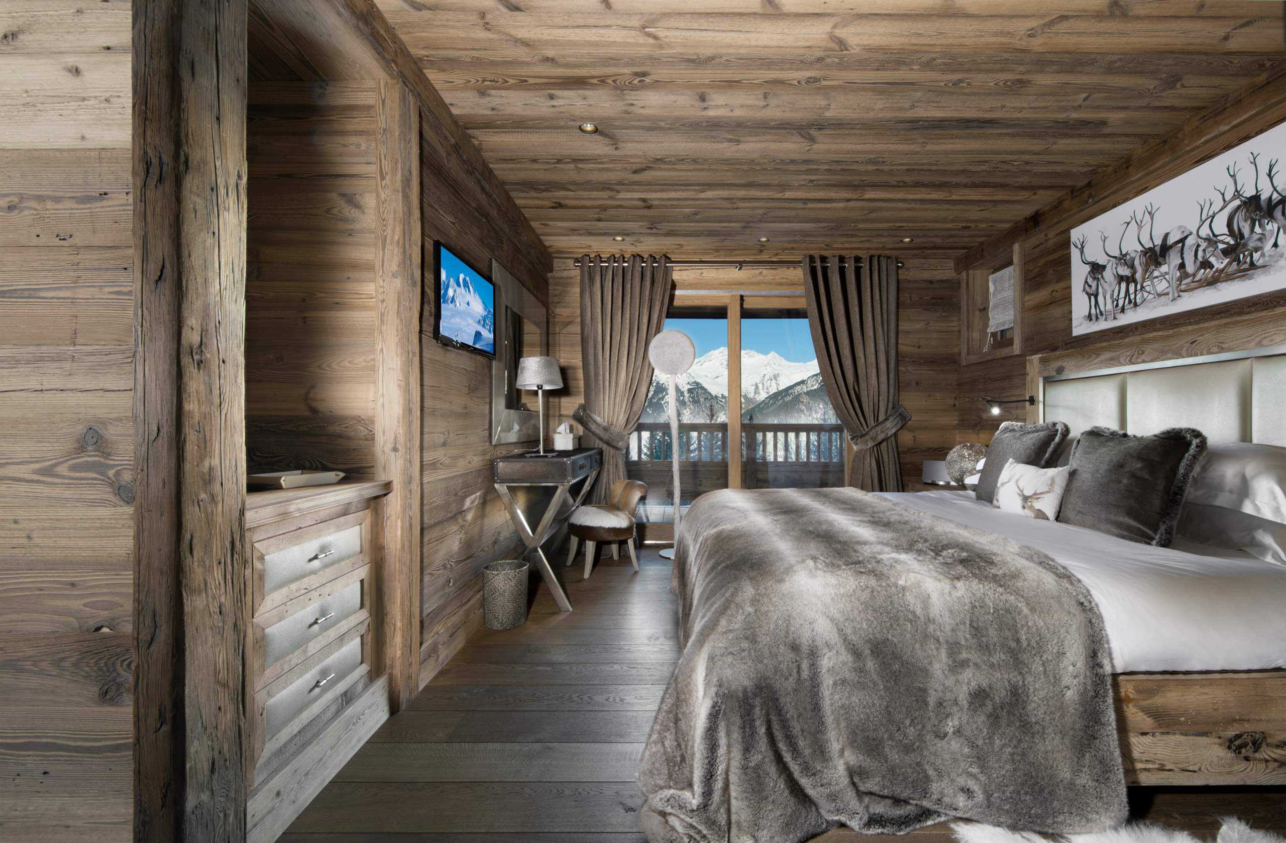 chalet-magali-bedroom-mountain-view-balcony-elegant-alpine-design-luxury-courchevel1550