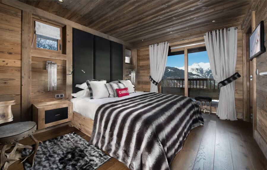 chalet-magali-bedroom-mountain-view-elegant-alpine-chic-design-luxury-courchevel1550