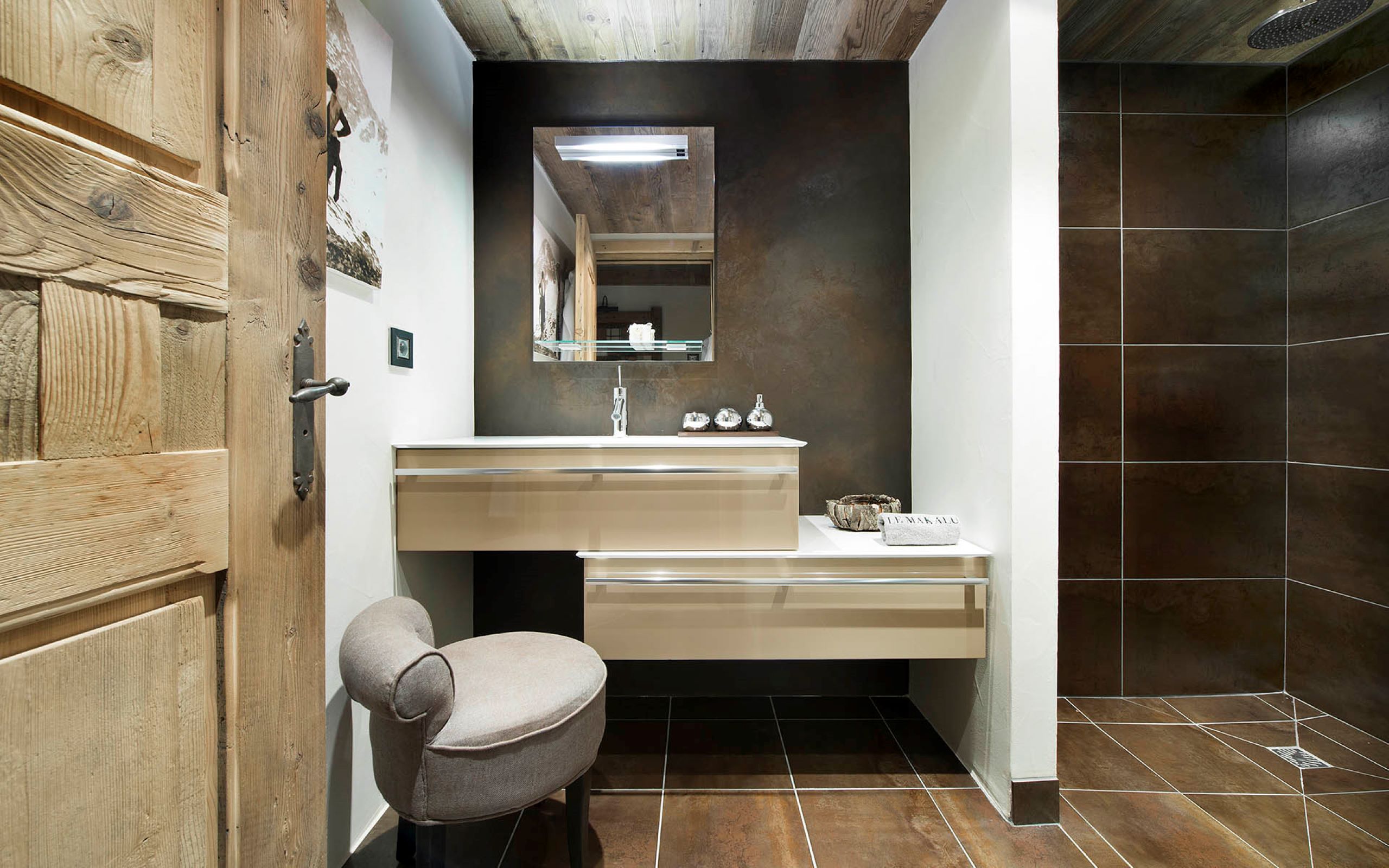 chalet-maya-bathroom-walk-in-shower-sleek-modern-ensuite-luxury-courchevel1550