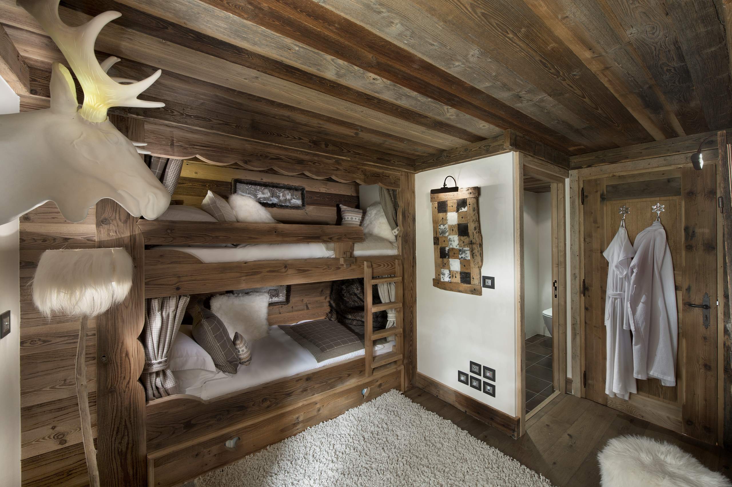 chalet-maya-bunk-bedroom-childrens-room-cosy-magical-alpine-retreat-luxury-courchevel1550