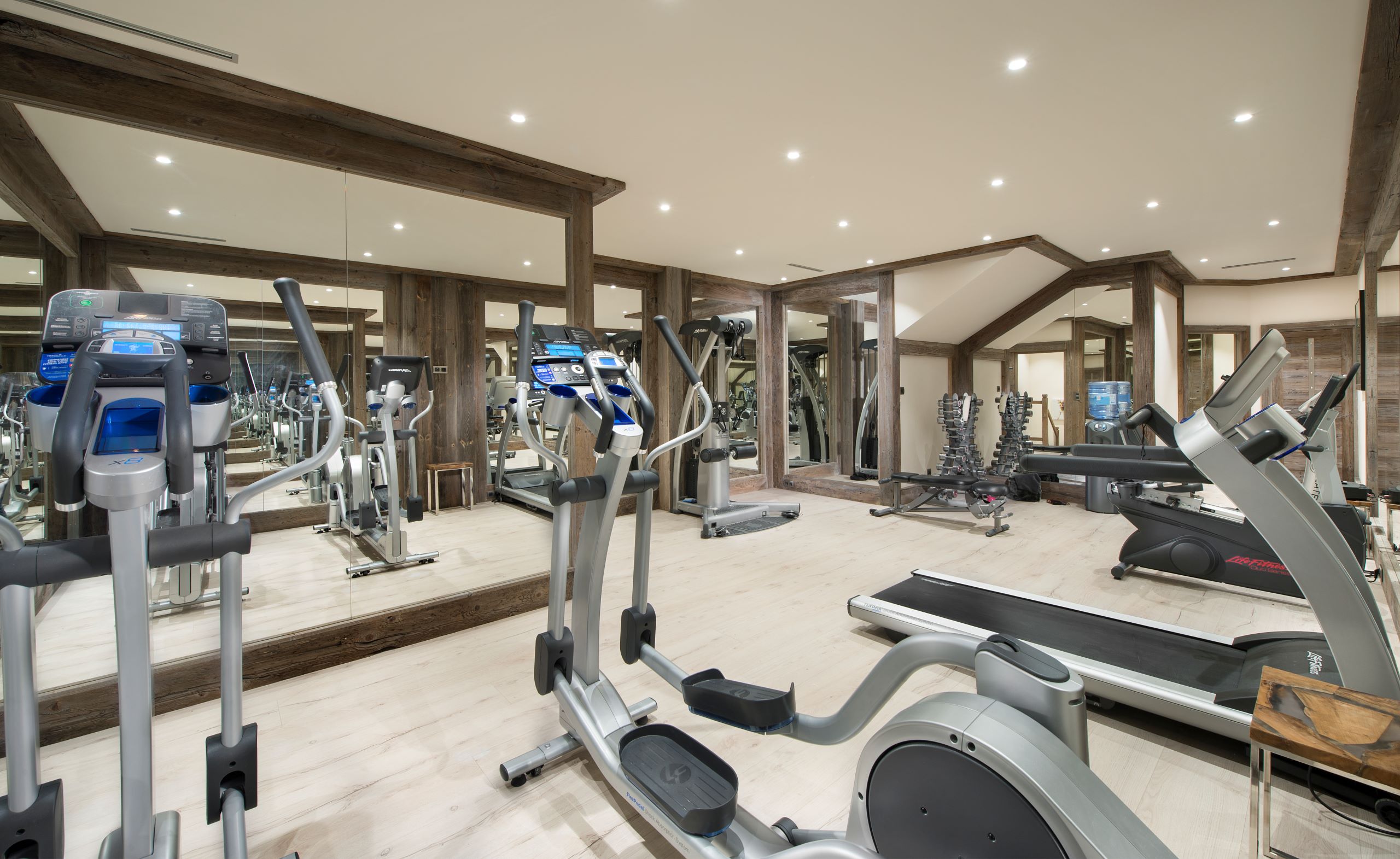 chalet-maya-gym-fitness-suite-exercise-wellness-luxury-rental-retreat-courchevel1550
