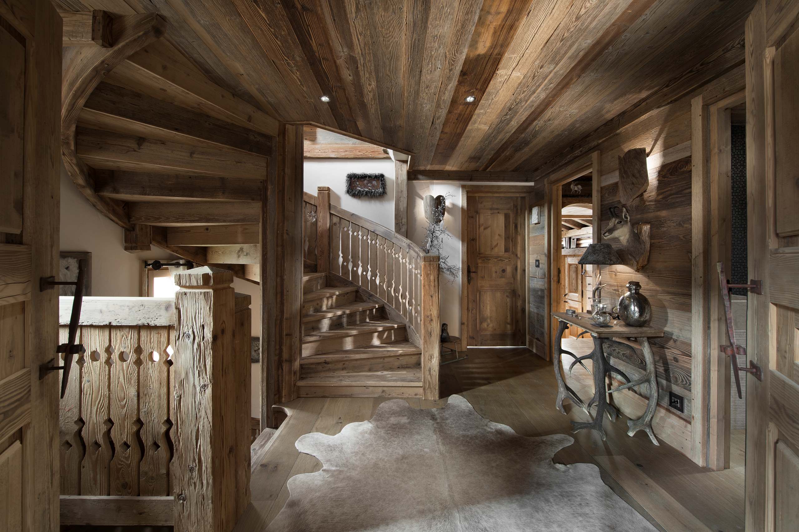 chalet-maya-hallway-staircase-elegant-alpine-design-luxury-courchevel1550