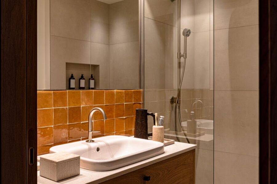 chalet-millie-bathroom-elegant-modern-design-luxury-courchevel1550