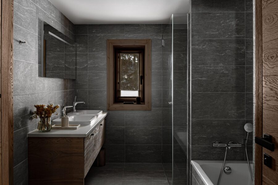 chalet-millie-bathroom-sleek-modern-design-luxury-courchevel1550