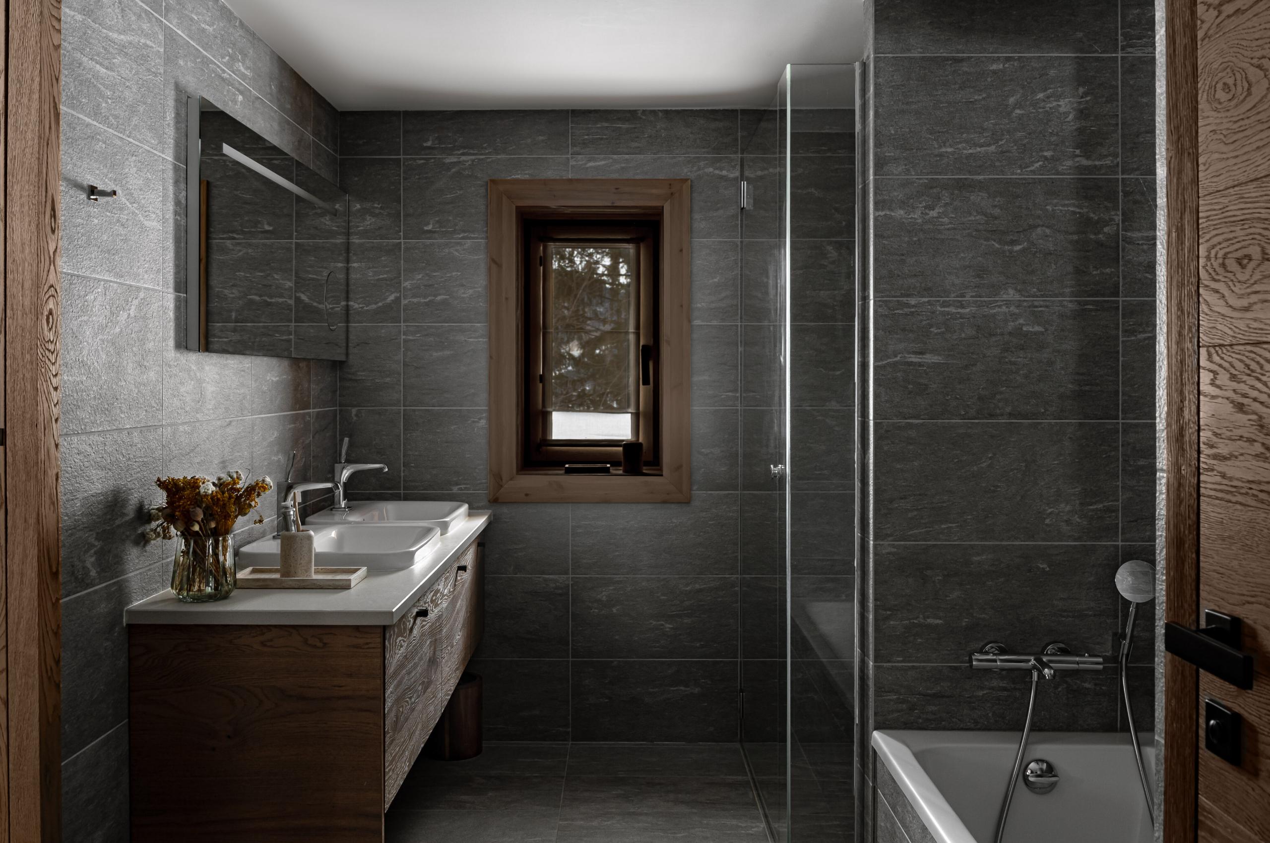 chalet-millie-bathroom-sleek-modern-design-luxury-courchevel1550