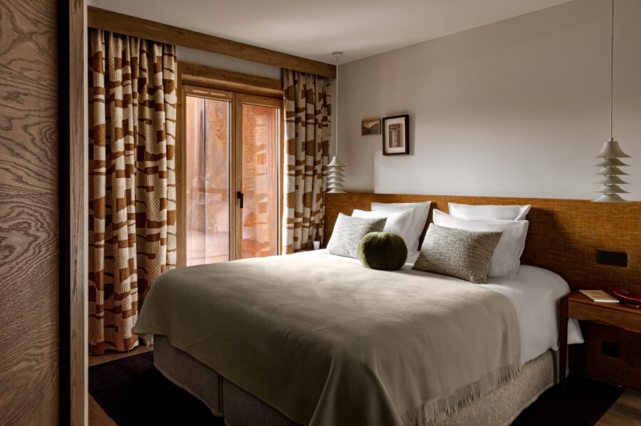 chalet-millie-bedroom-elegant-pattern-serene-design-luxury-courchevel1550