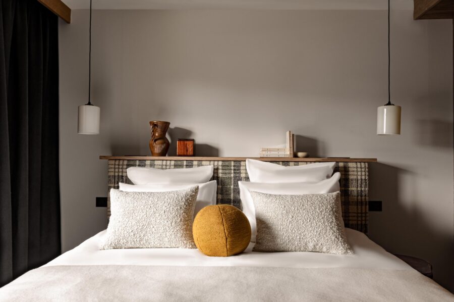 chalet-millie-bedroom-serene-sophisticated-design-luxury-courchevel1550