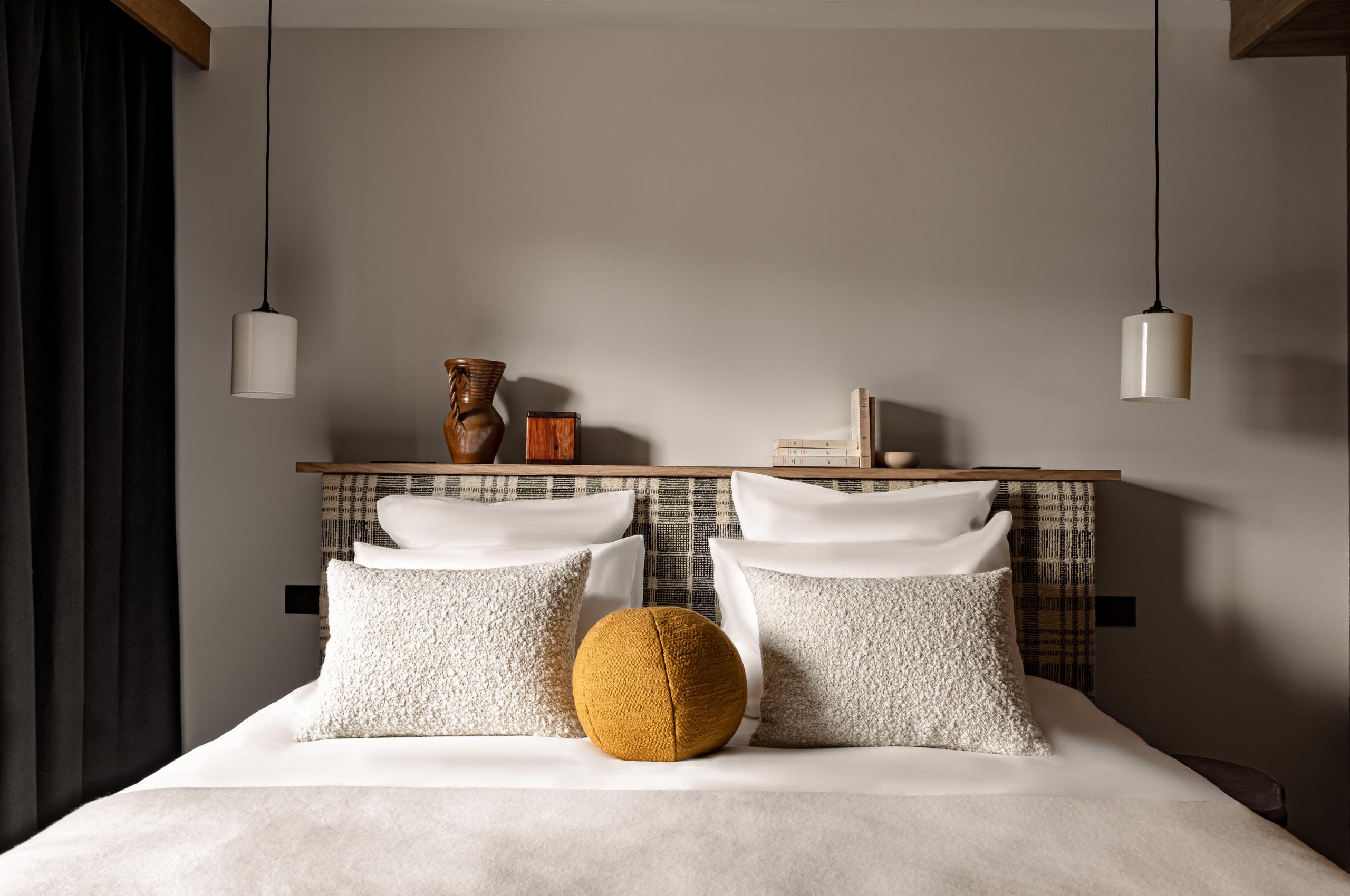 chalet-millie-bedroom-serene-sophisticated-design-luxury-courchevel1550
