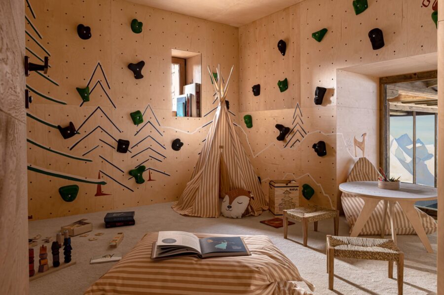 chalet-millie-childrens-playroom-kidsroom-climbing-wall-gamesroom-luxury-family-friendly-rental-retreat-courchevel1550
