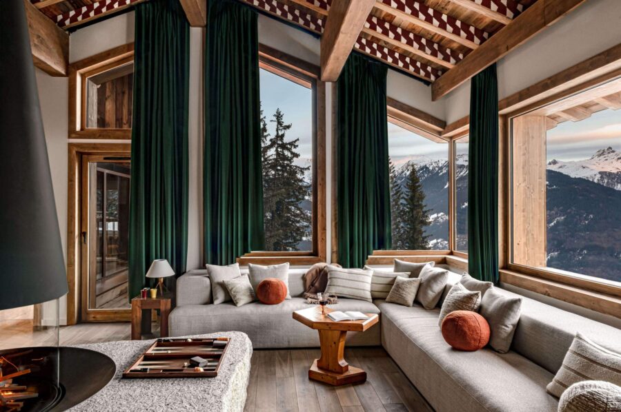 chalet-millie-mainpage-livingroom-fireplace-mountainview-bright-modern-spacious-luxury-alpine-retreat-courchevel1550