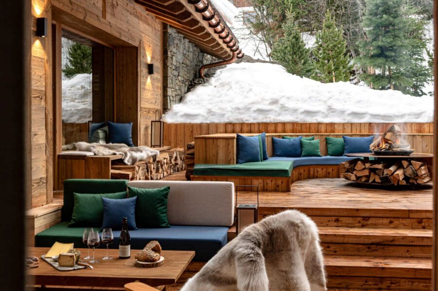 chalet-millie-terrace-firepit-outdoor-seating-winter-luxury-courchevel1550