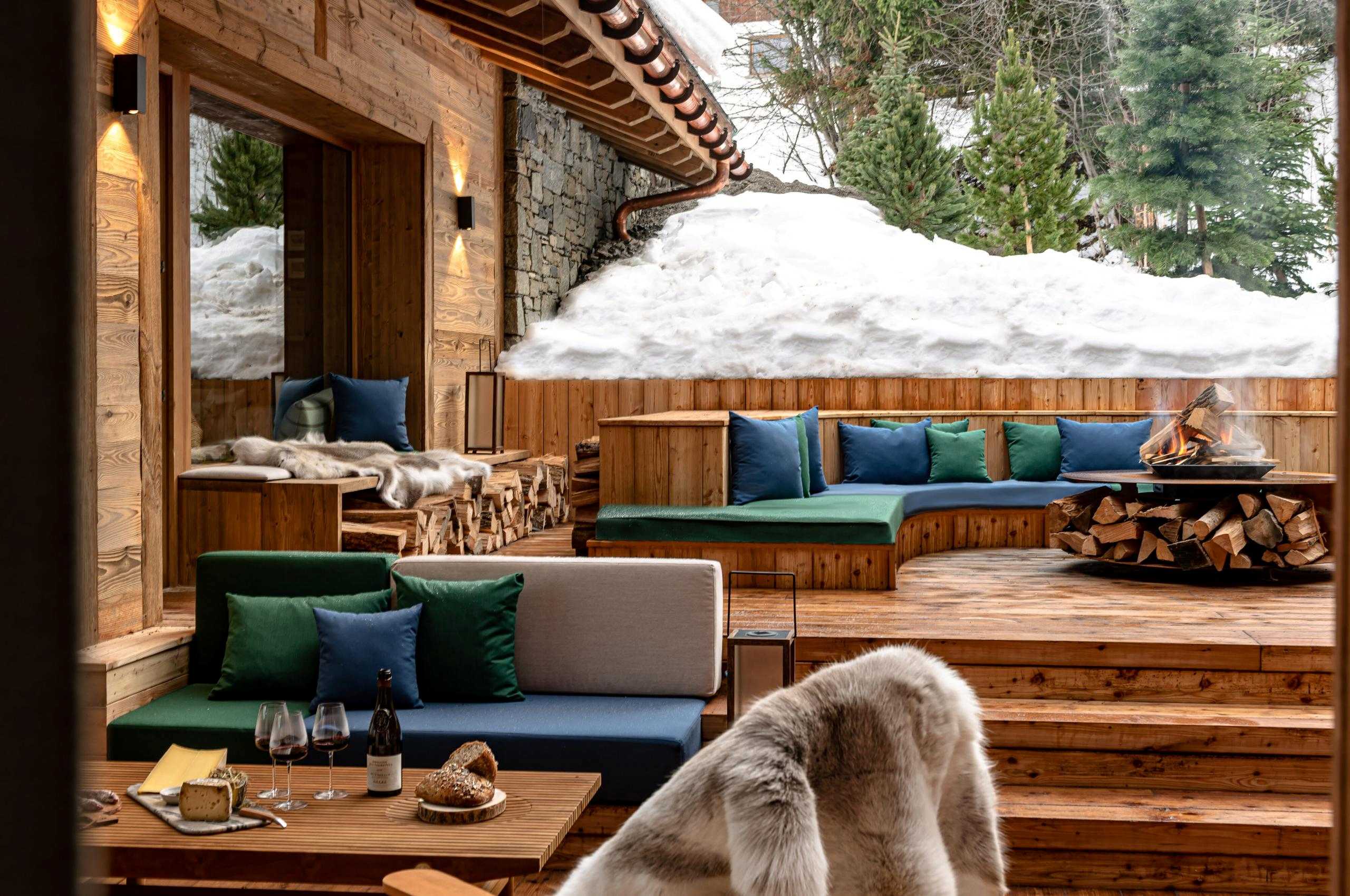 chalet-millie-terrace-firepit-outdoor-seating-winter-luxury-courchevel1550