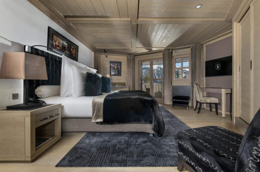 chalet-olympe-bedroom-sleek-modern-alpine-design-balcony-mountain-view-luxury-courchevel1850