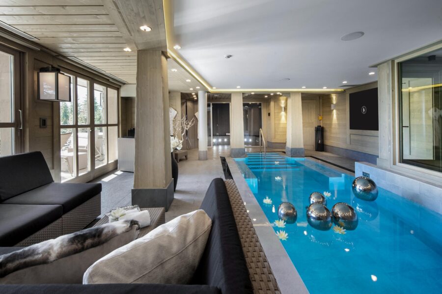 chalet-olympe-indoor-swimming-pool-spa-wellness-luxury-courchevel1850