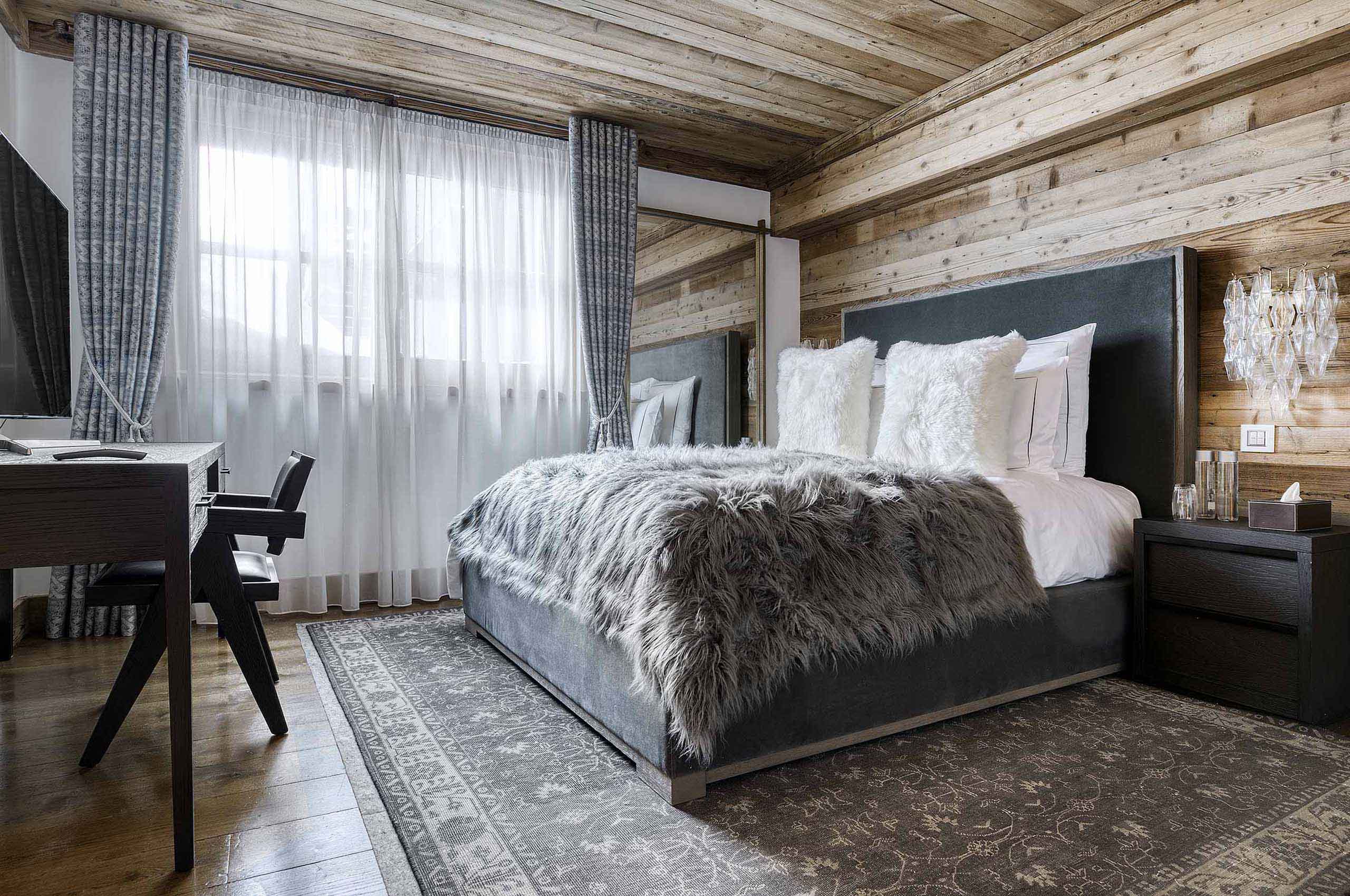 chalet-pearl-bedroom-modern-elegant-alpine-design-courchevel-1850