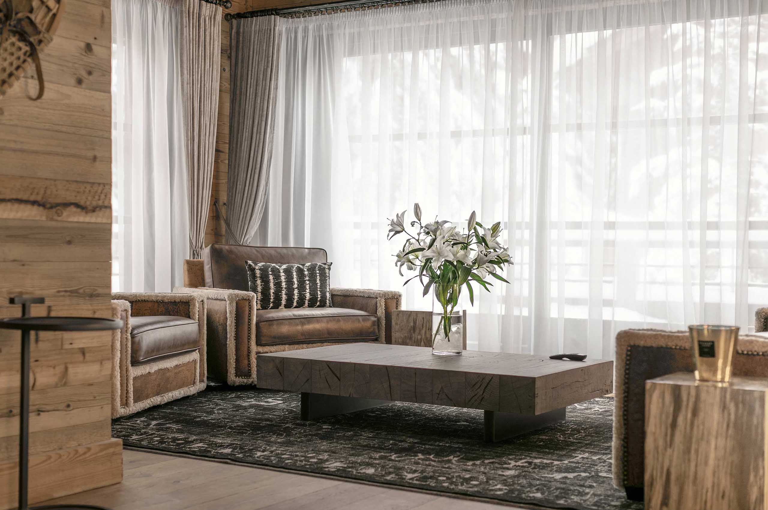 chalet-pearl-lounge-area-spacious-bright-modern-alpine-luxury-design-courchevel-1850