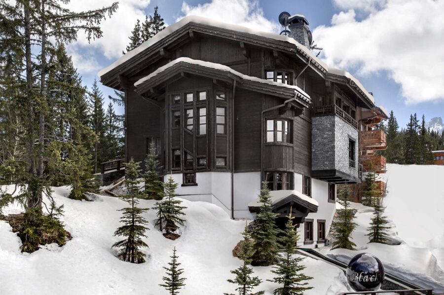 chalet-pearl-mainpage-exterior-luxury-rental-alpine-retreat-courchevel-1850
