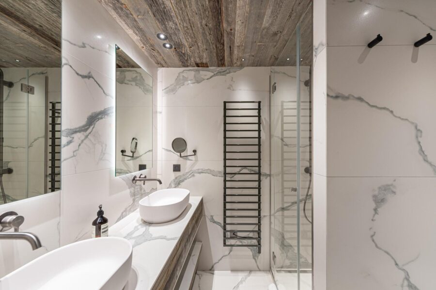 chalet-rosa-bathroom-doublesink-shower-marble-modern-luxury-alpine-design-courchevel1850