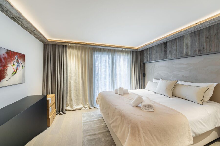 chalet-rosa-bedroom-stylish-modern-interior-luxury-alpine-retreat-courchevel1850