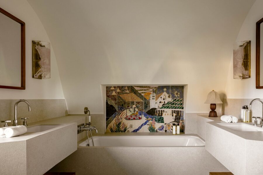 chalet-sabrina-bathroom-modern-spacious-artdeco-mosiac-artwork-luxury-megeve