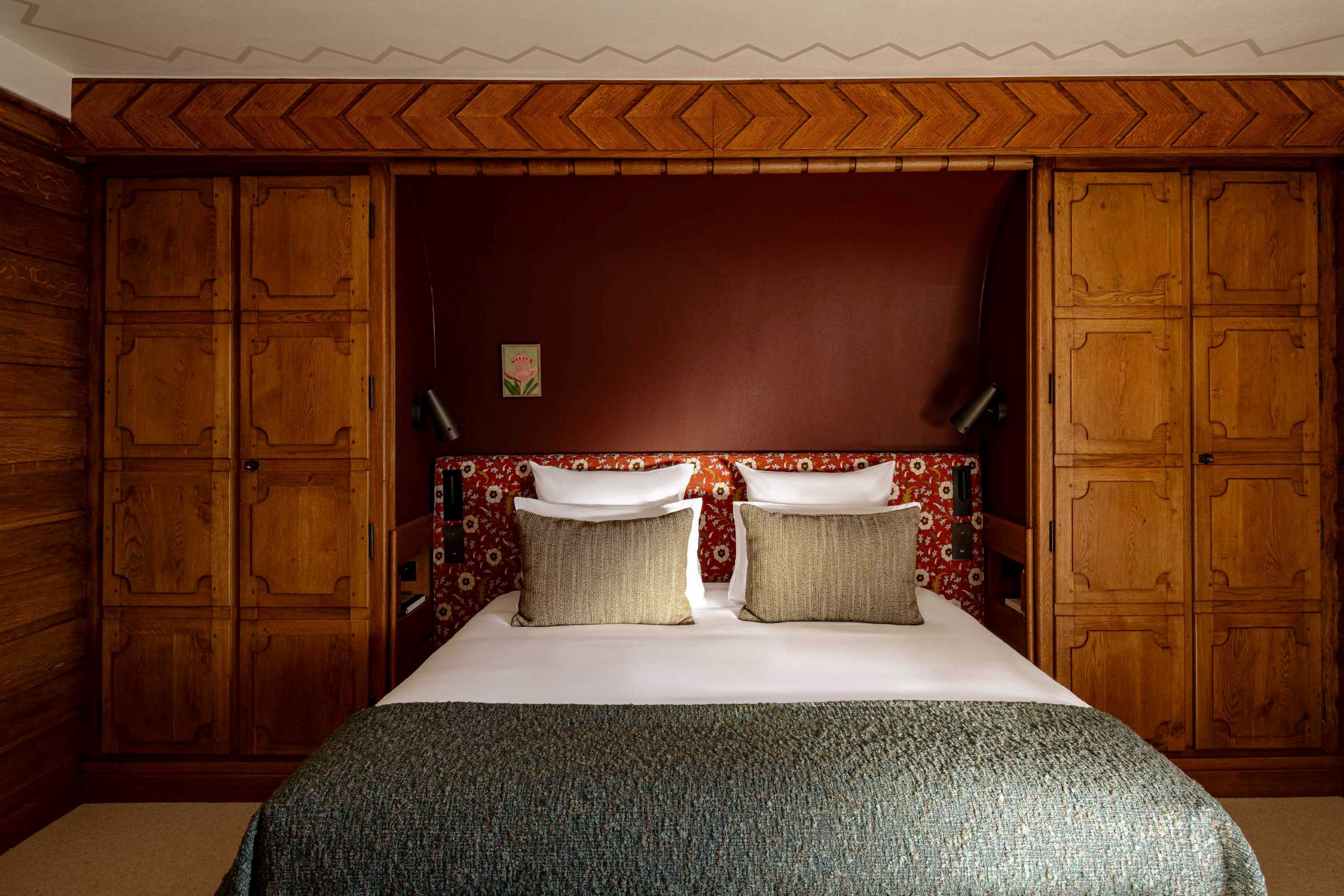 chalet-sabrina-bedroom-elegant-stylish-sophisticated-interior-design-modern-luxury-megeve