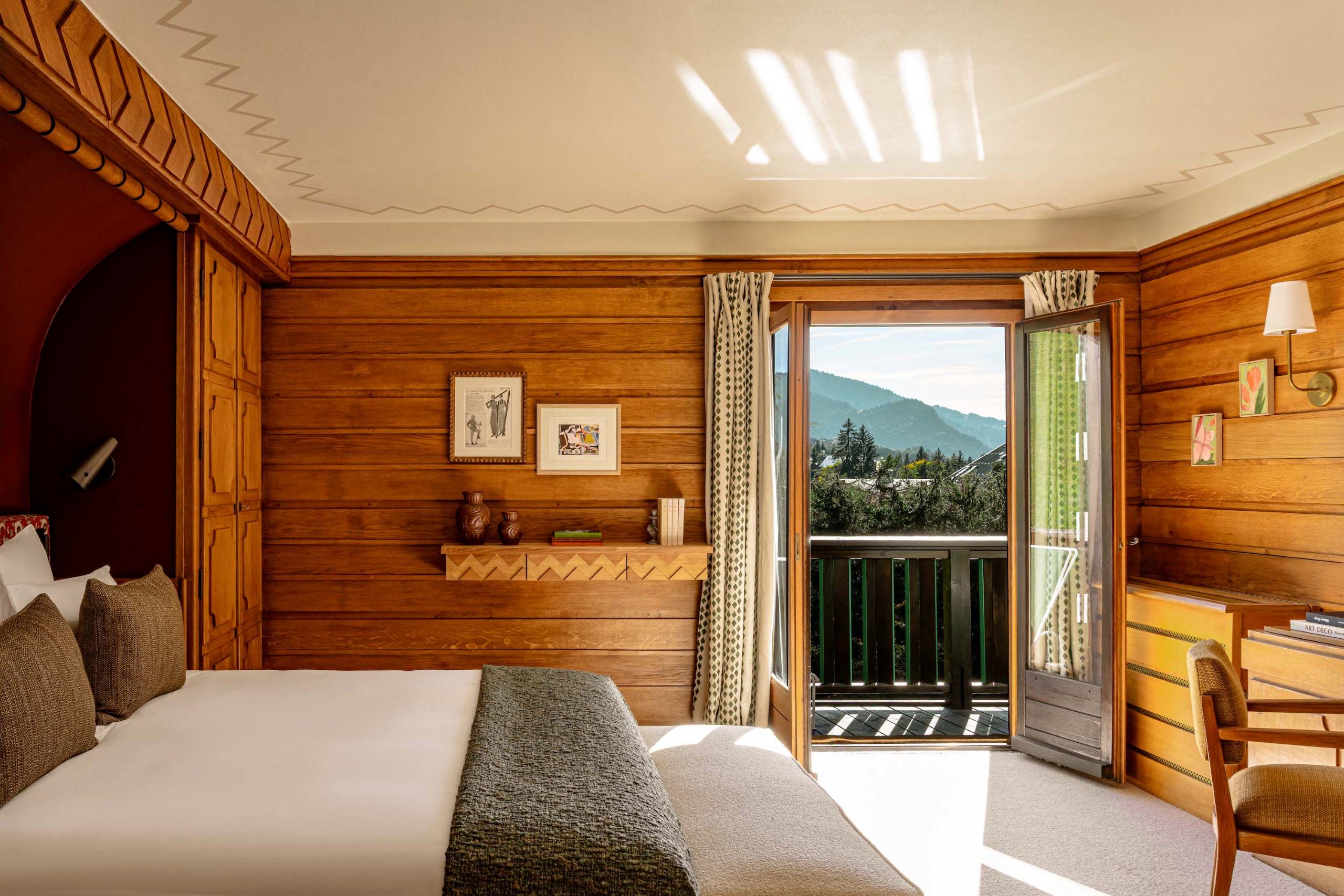 chalet-sabrina-bedroom-stunning-mountainviews-balcony-stylish-elegant-alpine-design-luxury-megeve